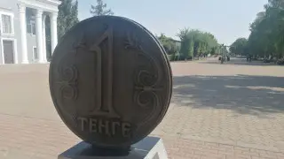 Ekonomıs obásnıl, komý vygodna vysokaıa stavka ı pochemý ee snıjenıe rıskovanno
