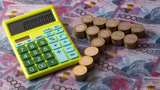 Qazaqstandyqtar zeınetaqy jınaqtaryn alýǵa asyqty: Ne sebepti?