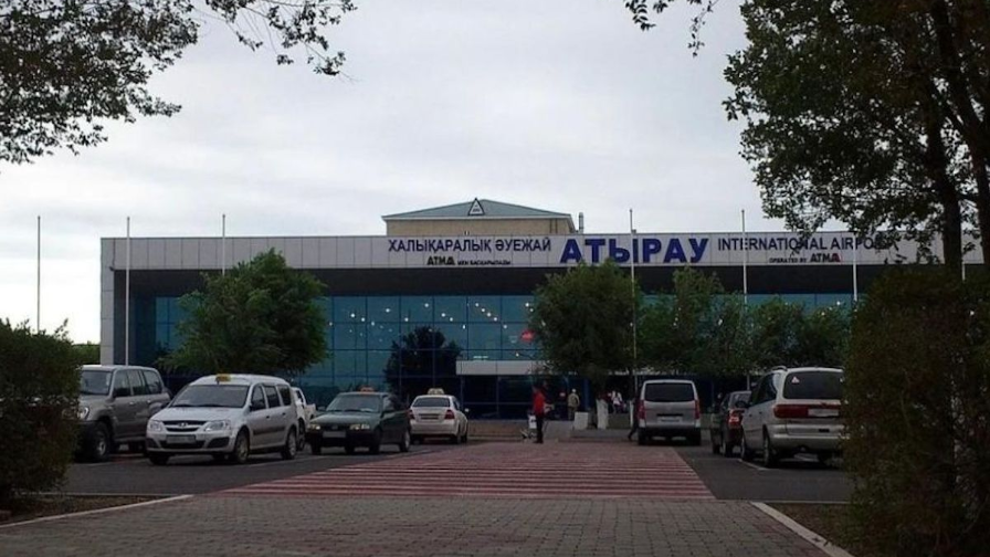 Russian Tourists Stranded in Atyrau After Flight Diversion Due to Drone Alerts