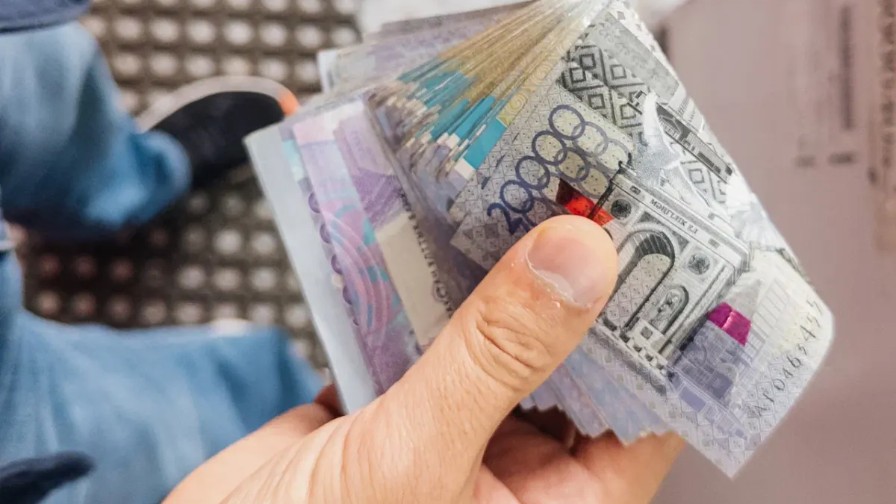 كورشىلەردىڭ تەمەكى شەگۋىنە تىيىم سالىنادى: 86 مىڭ تەڭگەگە دەيىن ايىپپۇل تولەۋى مۇمكىن