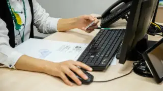 Alaıaqtar Aqtóbe turǵynyn nesıe rásimdeýge birneshe kún boıy «baǵyttady»