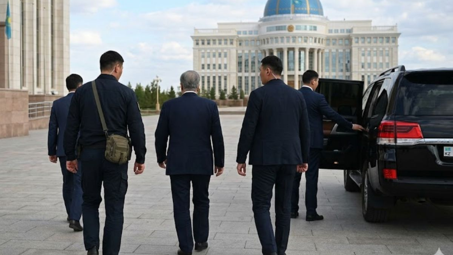 Экс-президенттерге өмір бойы зейнетақы, жеке ұшақ және қызметтік көлік: Қазақстанда жаңа заң қабылданды