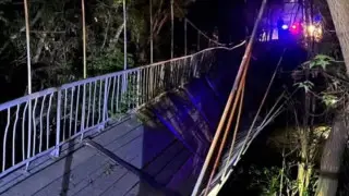 В Усть-Каменогорске обрушился пешеходный мост: есть пострадавшие дети