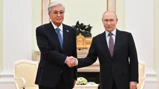 توقايەۆ پەن پۋتين كەزدەسۋى: ەكى ەل اراقاتىناستارىنىڭ دامۋى تالقىلاندى