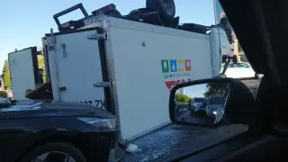 Астанада «Газель» көлігі аударылып қалды: Жол апатынан ешкім зардап шекпеді