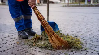 Қызғаныштан қала көшелерін сыпыруға дейін: Қазақстандағы қоғамдық жұмыстар