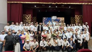 Жанаозенде түлектер сыныптастарына үй сыйлады