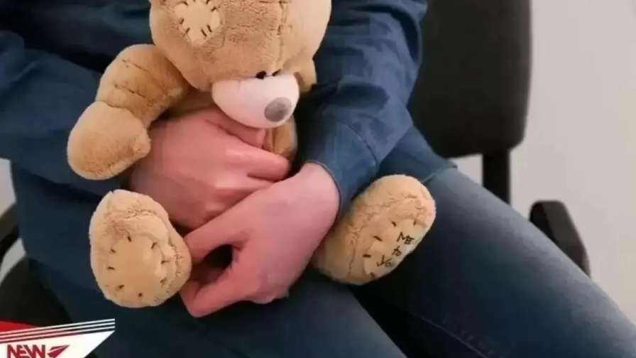 Schoolgirl Finds Newborn in Package، Saving Infant's Life in Aktobe