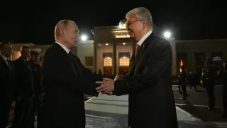 Kazakh President Tokayev Sees Off Russian Leader Putin at Astana Airport
