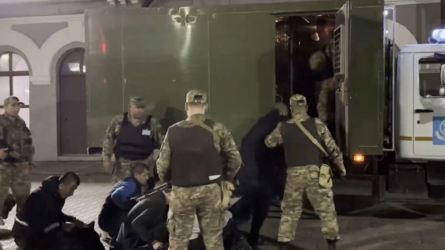 Спустя 20 лет: В Казахстан экстрадировали подозреваемого в разбойном нападении