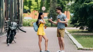 Ученые выяснили: люди стали говорить на 28% меньше слов в день
