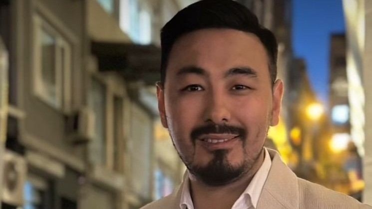 Journalist Flies to India to Repatriate Sperm of 16-Year-Old Kazakh Teen