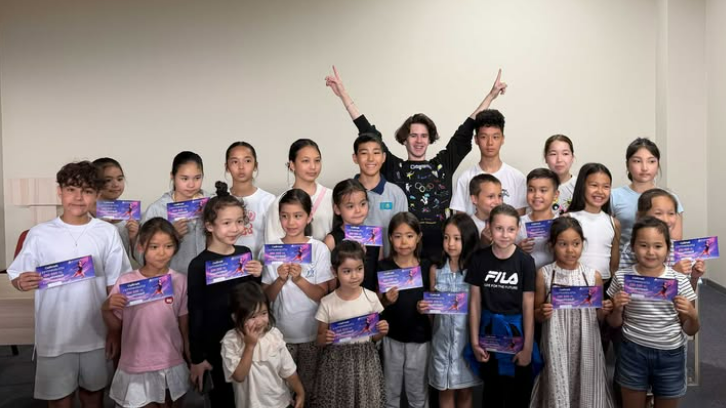 Olympic Champion Fulfills Promise to Young Kazakhstani Figure Skaters