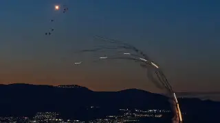 Эскалация на Ближнем Востоке: Иран закрыл воздушное пространство, в Израиле приостановлены занятия