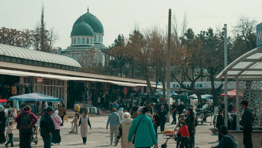 Almatynyń eń iri bazarlarynyń ıeleri kim jáne olar qansha salyq tóleıdi?